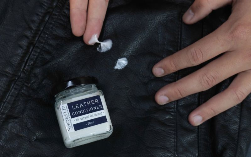 Khăn ướt có vô hại cho đồ da 37