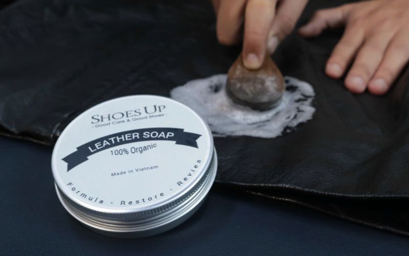 Khăn ướt có vô hại cho đồ da 36