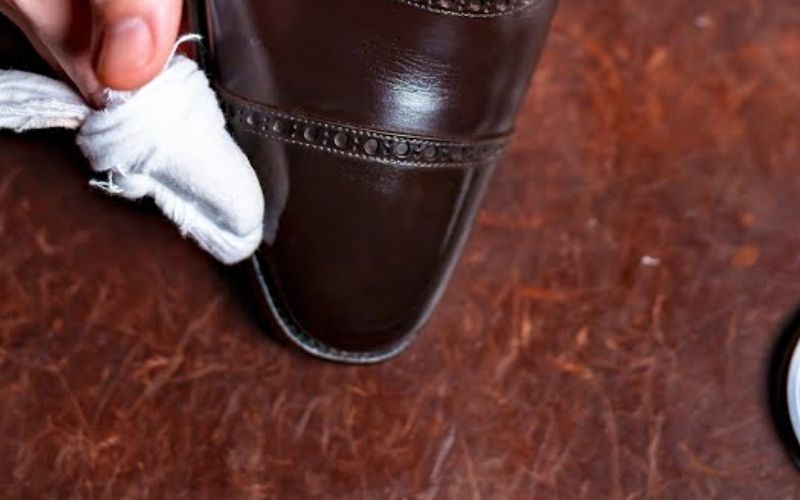 Khăn ướt có vô hại cho đồ da 43