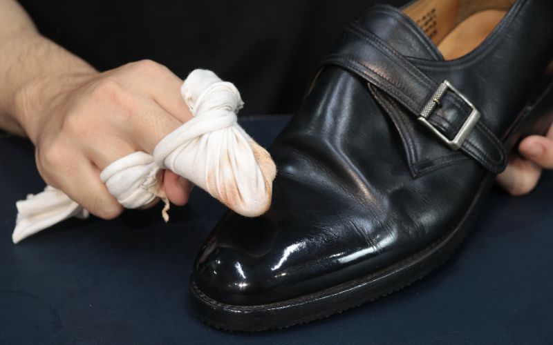 Khăn ướt có vô hại cho đồ da 46