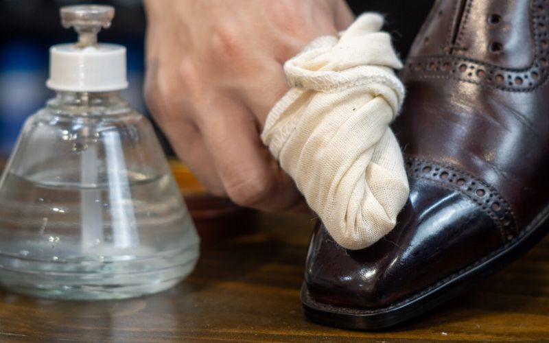 Khăn ướt có vô hại cho đồ da 76