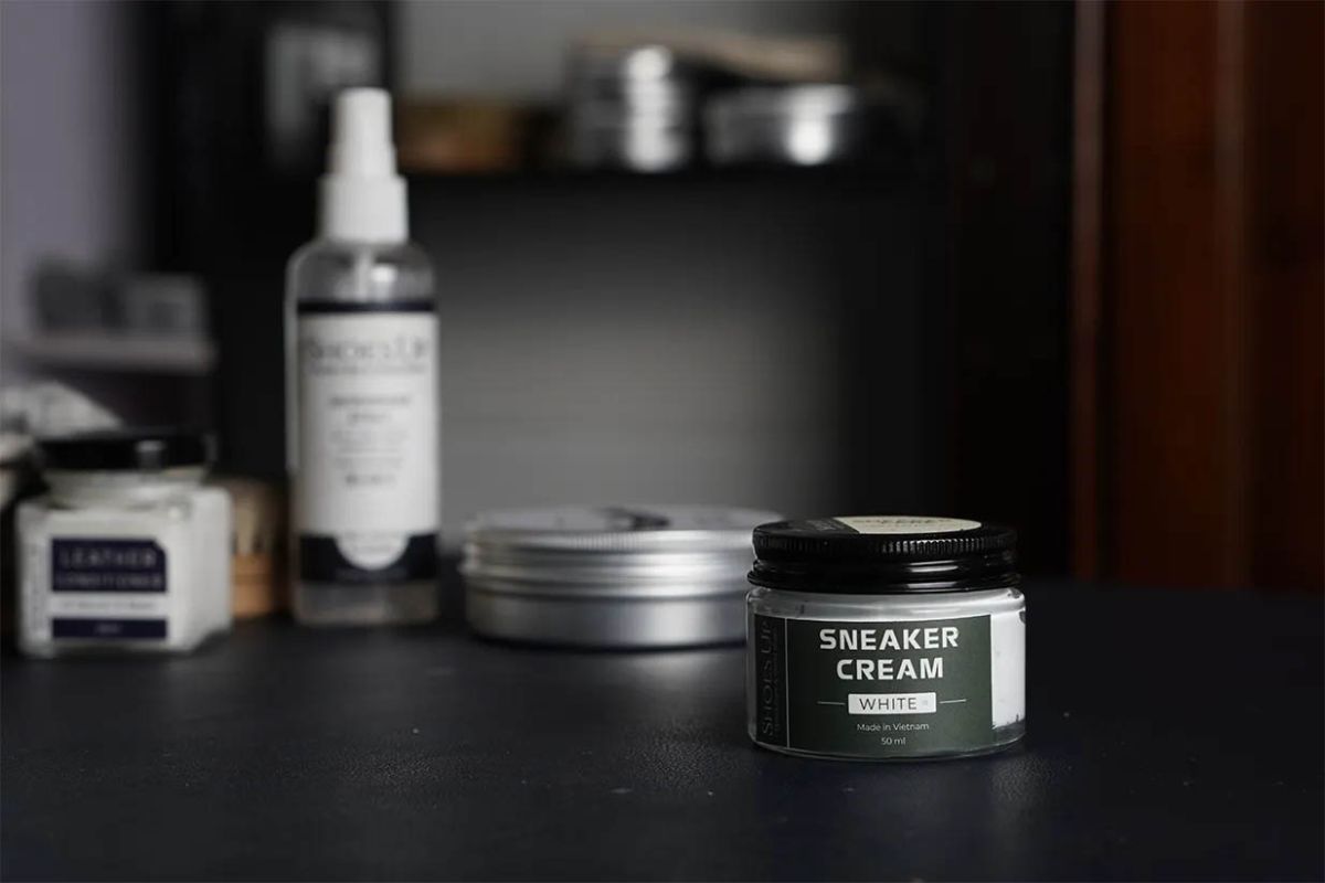 Kem Dưỡng Sneaker L&agrave; G&igrave;? V&igrave; Sao Sneaker Da Cần Bước Dưỡng? | Shoes Up