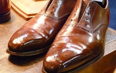 Đ&aacute;nh xi s&aacute;p mỗi tuần: v&igrave; sao gi&agrave;y c&agrave;ng đi c&agrave;ng xuống?