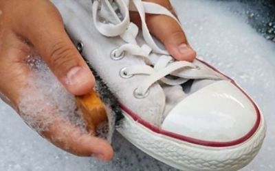 Càng vội vàng, giày càng dễ hỏng – Những sai lầm khi vệ sinh giày tại nhà