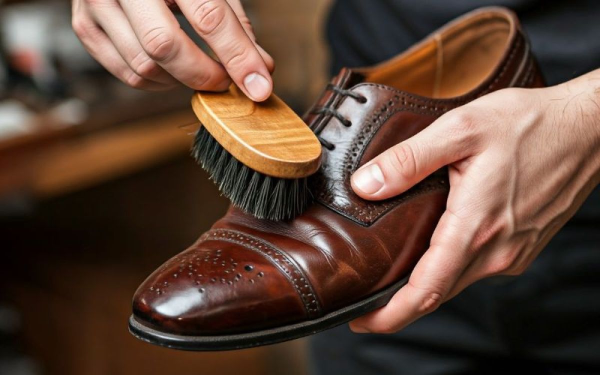 Chăm giày đúng cách: Vì sao lớp nền quan trọng hơn lớp bóng?