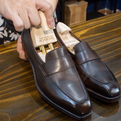 TẦM QUAN TRỌNG CỦA VIỆC SỬ DỤNG SHOE TREES GIỮ FORM GIÀY